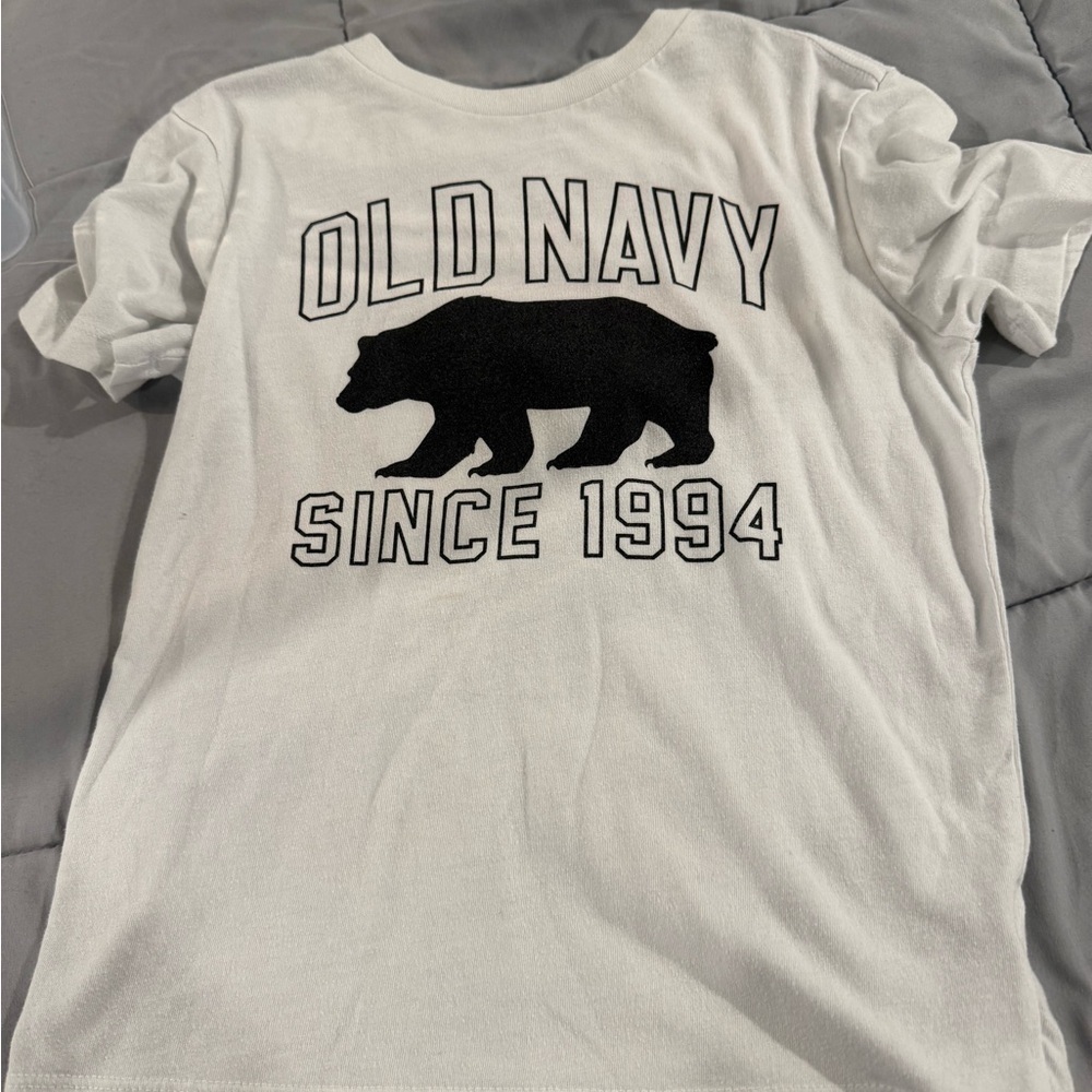 Old Navy Boys Top Size 8. Short sleeve logo bear shirt